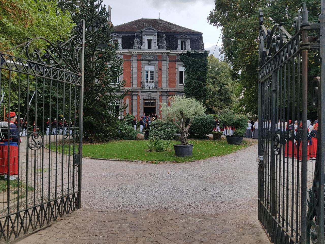Chateau Lambert Moulinsart Hotel, Shuttle Airport, Long Term Parking, Snooker, Large Terrasse, Dinner, Breakfast Charleroi Exterior foto